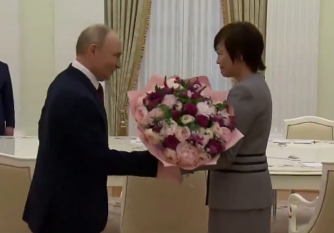 安倍昭恵とプーチン大統領の面会シーン