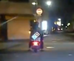 バイクに書かれたロゴ